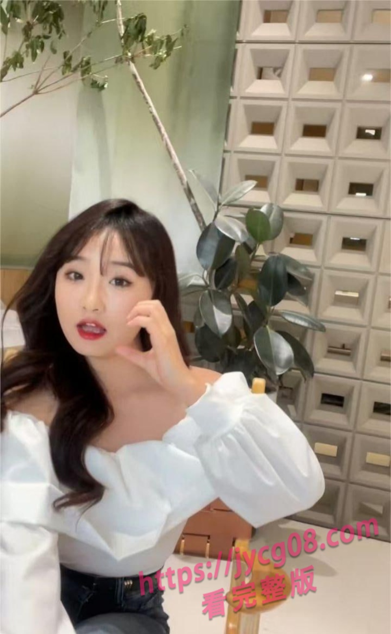 包头轻工大学王静私拍！为赚钱下海 清纯外表反差太上头 配图