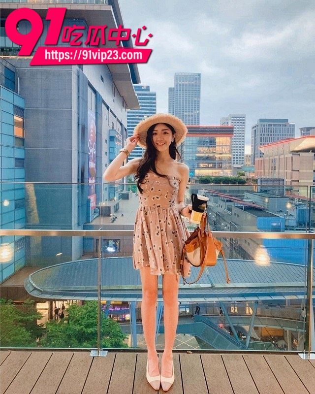 台湾高冷机车女神 床上跪吞口交狂吸大吊 女上位骑乘后入猛操娇喘连连反差拉满4