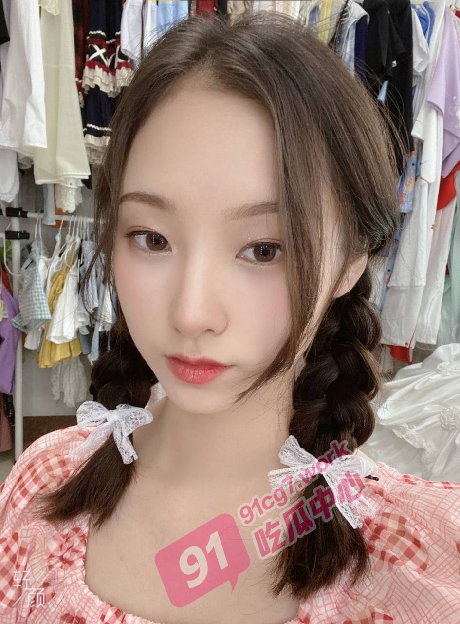 冷酷旗袍小少妇渴望刺激的体验 首次出轨就被操的喘不过气来直翻白眼！