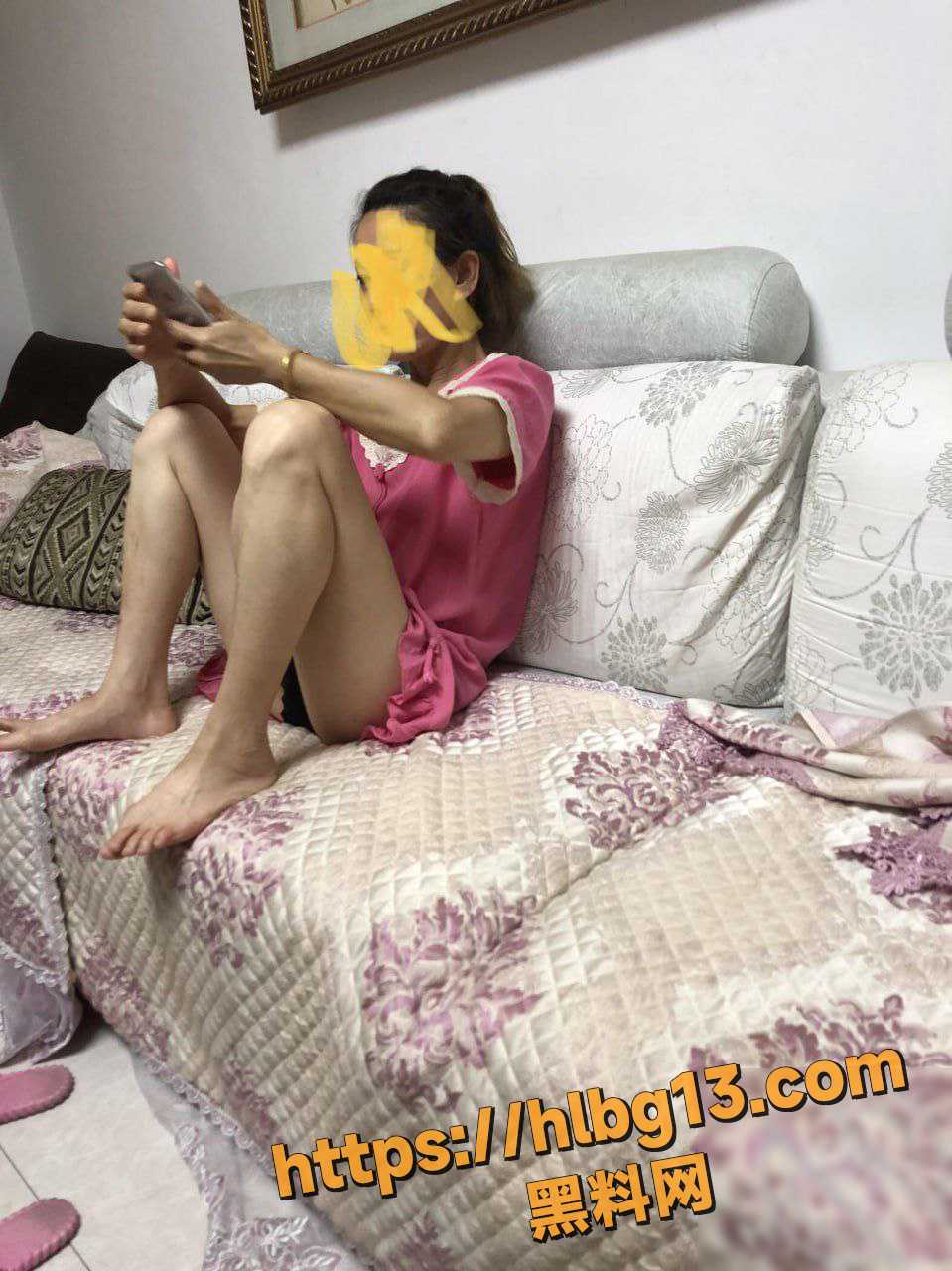 海角系列 儿子和母亲的禁忌之恋 和儿子的日常发出来 儿子的私密视频年轻人都射的远!
