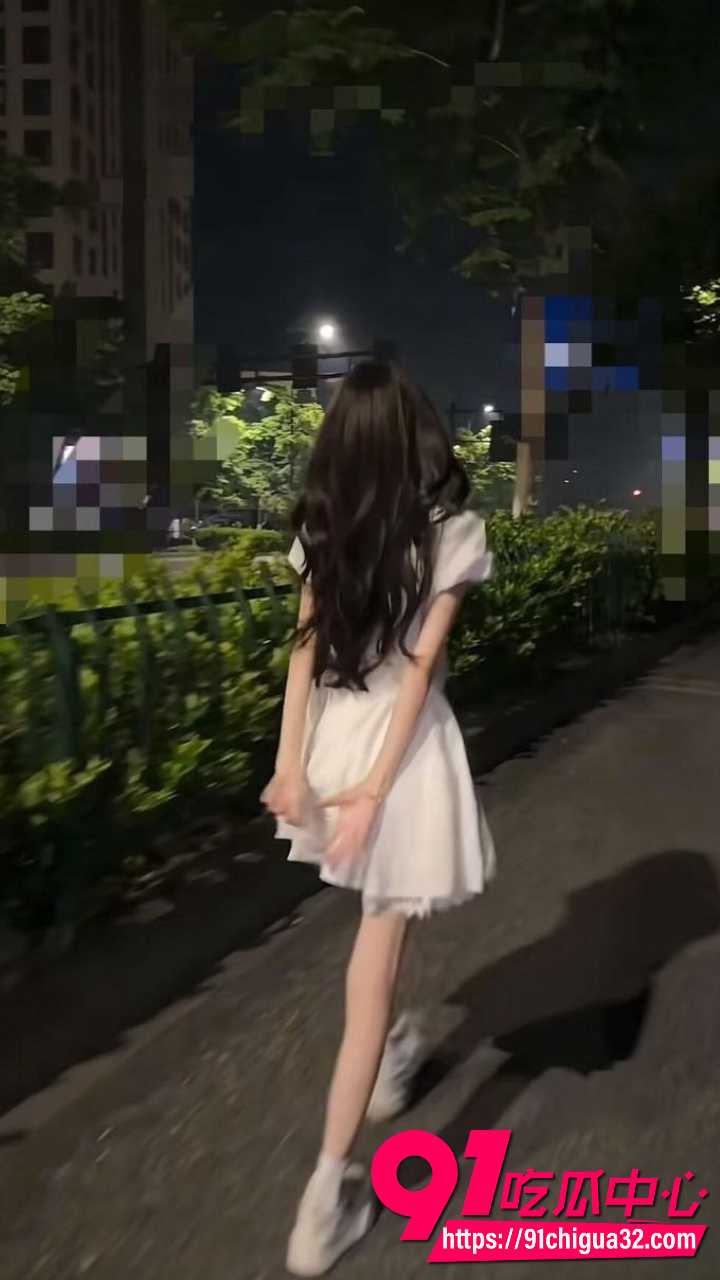 海角大神纯爱藏黄刀颠勺大长腿表妹 酒店猛干表妹嫩穴 潮喷直接弄坏手机
