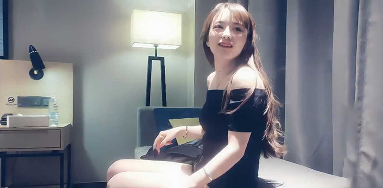 赵总寻花白嫩小妹 黑丝情趣诱惑爆表 床上69服务极佳！
