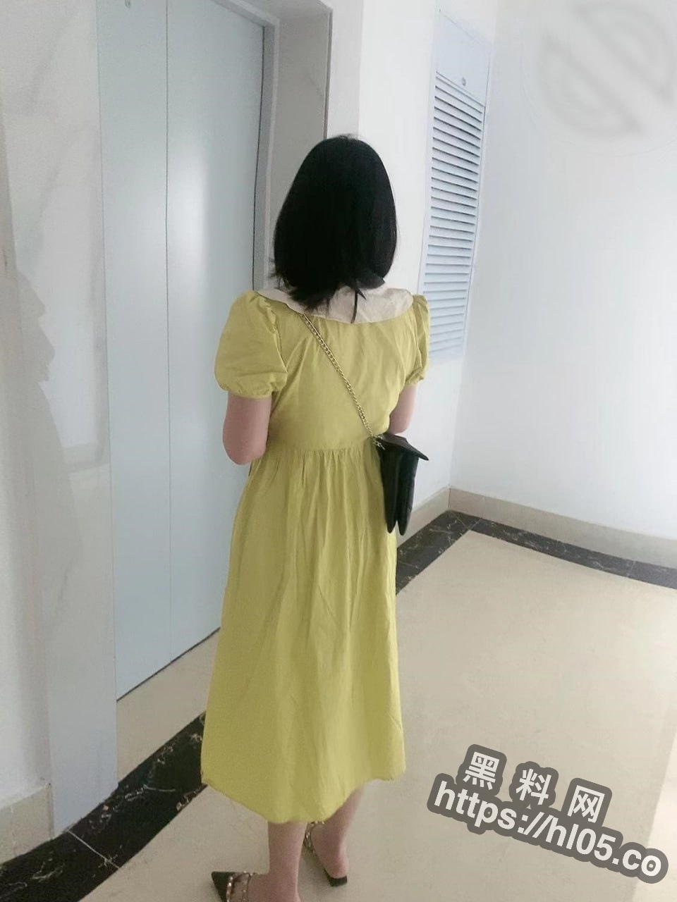 嫂子哭了，再次约嫂子到租房，连哄带骗尝试给嫂子爆菊，奈何干不进！