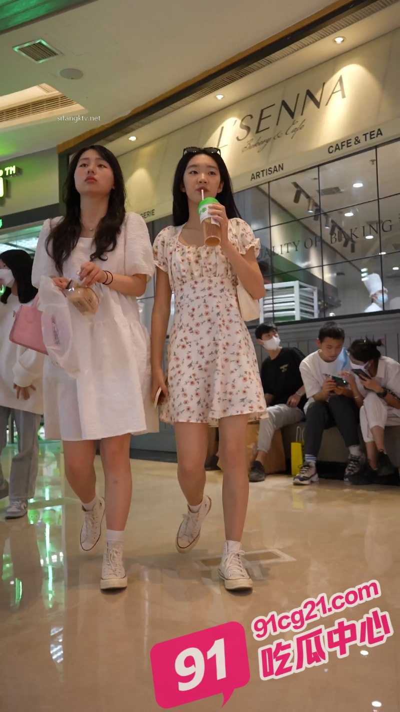 开学季大学生出街抄底合集 高清人脸同框街拍 清纯小姐姐短裙底裤曝光