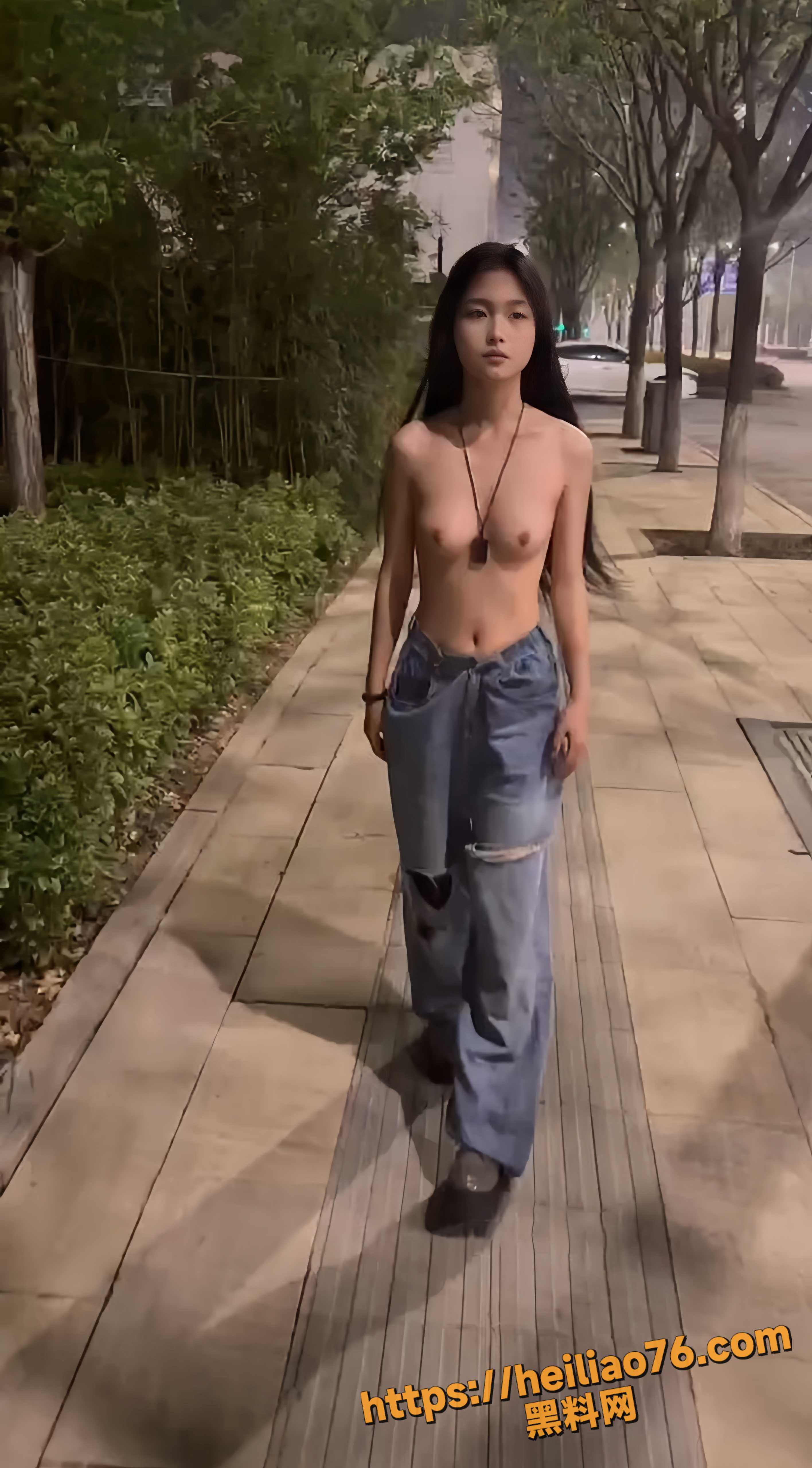 西萌工作室 瑞瑞 户外公园露出 高颜值反差学妹 翘臀鸽乳大尺度福利来袭