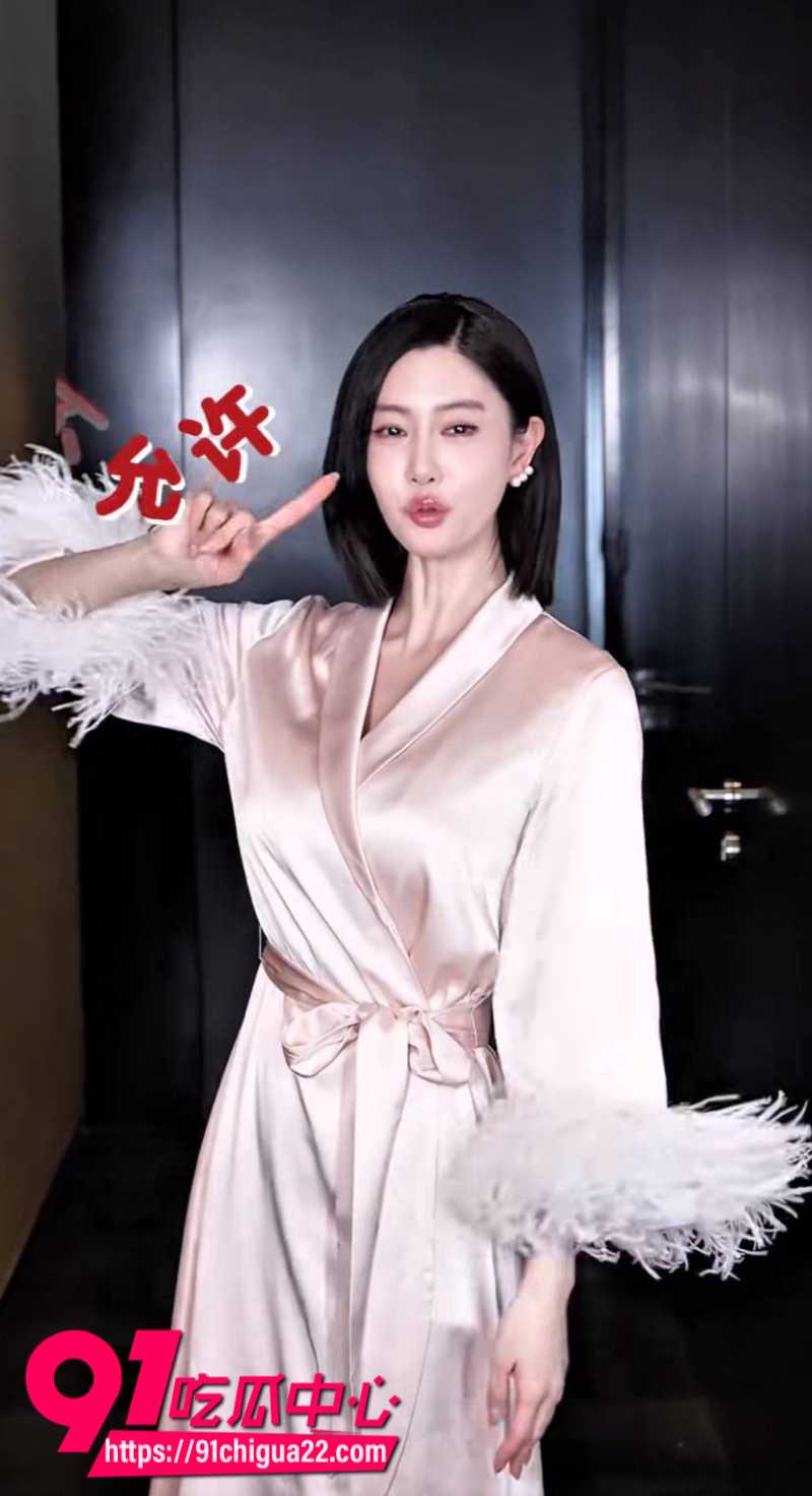 韩国丑闻女王克拉拉遭韩国封杀后竟现身包贝尔新电影5
