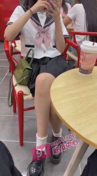 真实约炮JK学院风嫩妹～轻车熟路后入内射 仅需一杯奶茶！