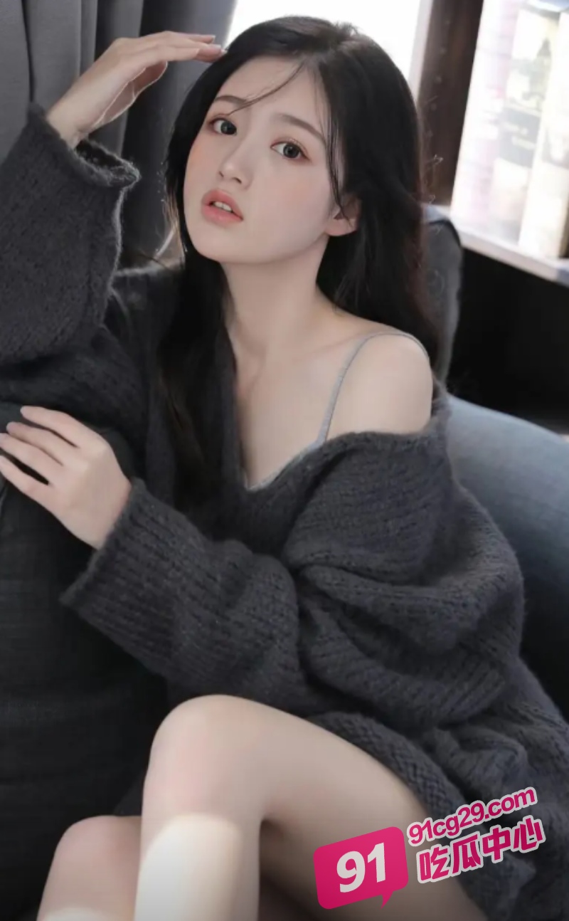 黑丝诱惑！网黄米菲兔与榜一大哥玩车震 黑丝足交疯狂榨汁！ 配图3