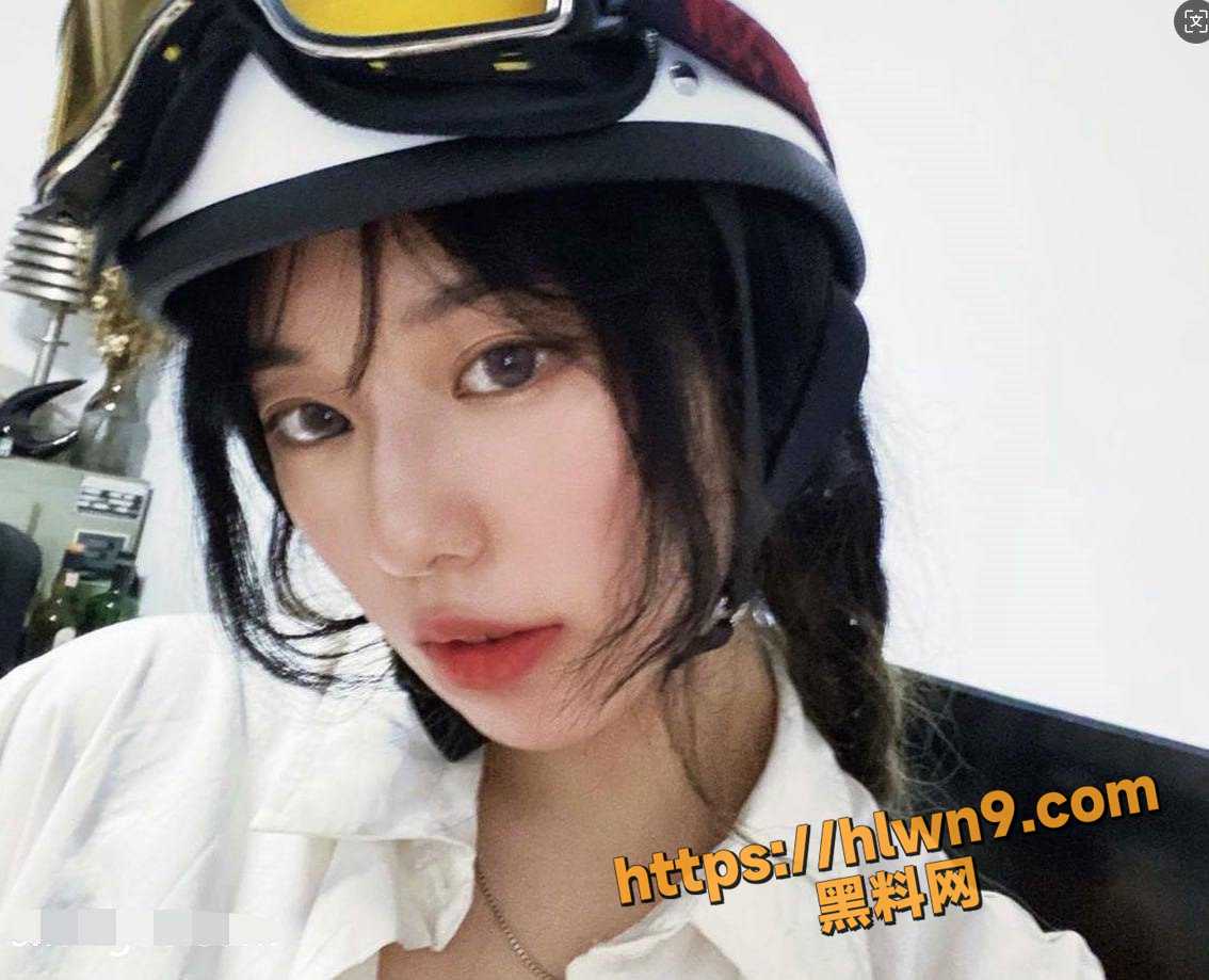 眼镜度数不太高就是有点骚 摩友聚会认识的妹子 有点像克拉拉一眼心动 三个月调情努力下终于拿下她！