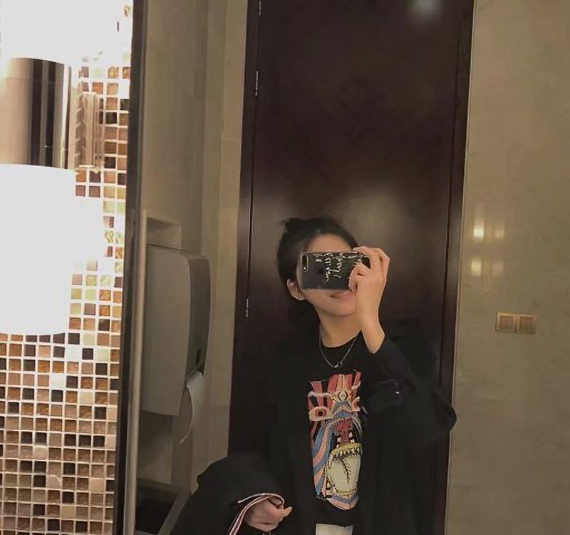 江苏情侣公共卫生间的激情时刻 在一次次的猛烈撞击下迷失自我！ 配图3