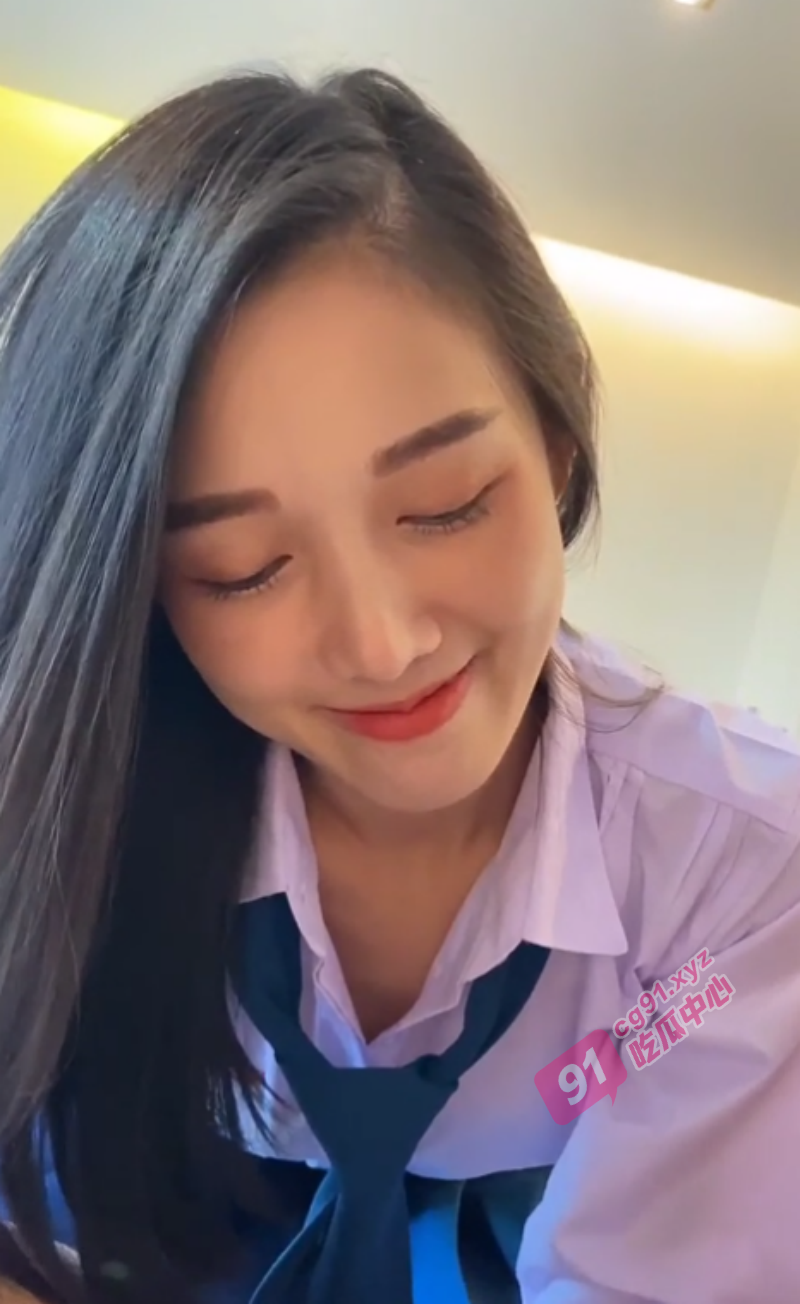 OnlyFans网红博主小梦～ 鲍鱼一线天21岁大学生反差调教跪舔肉棒   合集视频！