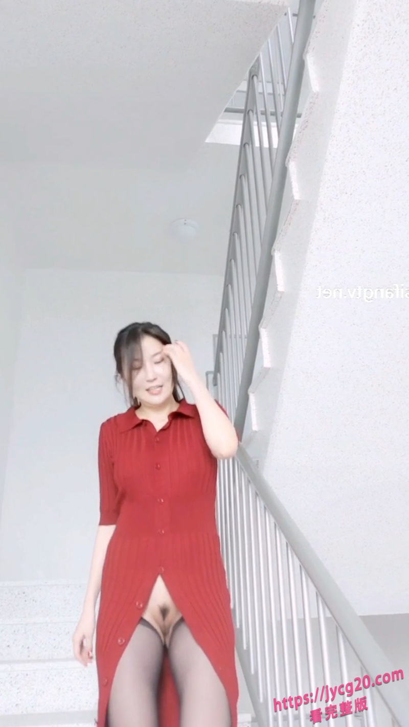 不穿内裤出门拍写真?多位极品女神公园野战场面劲爆!