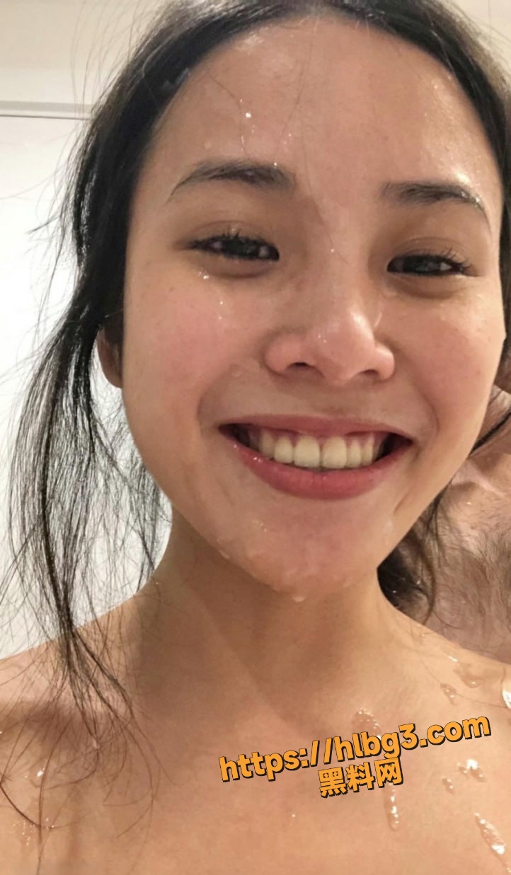 一个梦想出国女孩被奸淫的经历 大鸡巴的每一下都会插到我的最深处 一点点地全插进了我的肛门 我是痛极了 配图