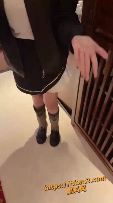 黑心中介把东北老妹按日本妞的价格卖了 国产冒充进口被发现 妹子开始还说日语 装挺像！