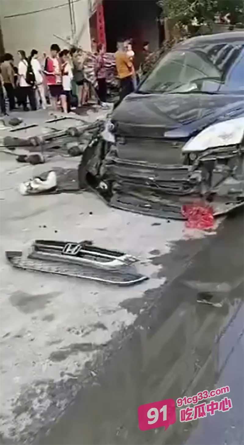 广西桂平南木镇一货车与多车碰撞事故致死五人 现场视频曝光 惨状不堪直视 配图4