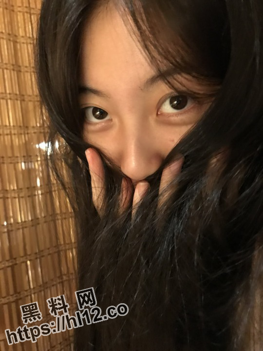 巨乳妹妹 吴晓楠 非常爱吃男友的长枪，绝技就是嘴巴炫活狂舔鸡鸡！