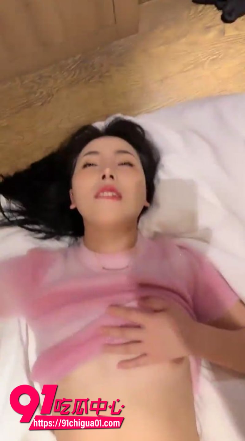 微胖性感御姐 勾引路人直播性爱 性感的娇躯 被小伙疯狂抽插玩弄