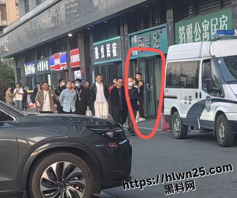 男同聚众淫乱被警察抓获现场视频流出 多人运动开淫趴 劲爆场面流出堪比AV电影！