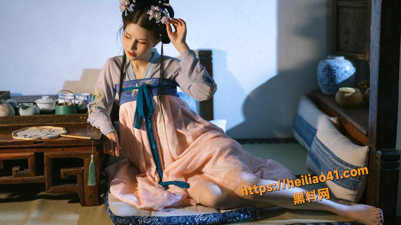 微博人气福利姬 鹿八岁 古典汉服真空上阵 美乳翘臀超清特写 写真花絮全曝光！