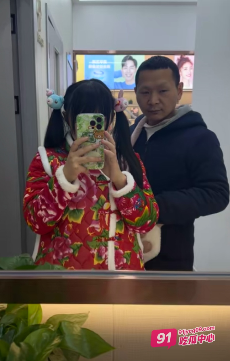抖音可爱萌妹 文子 看上大叔事件 妹子倒贴彩礼 大叔居然出轨嫖娼 配图23