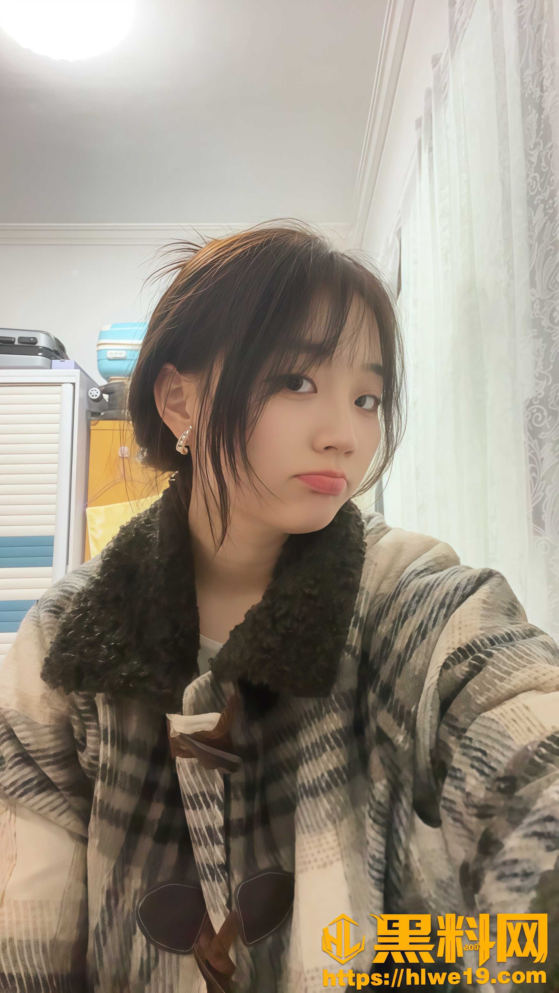 苏州清纯汉服妹子 晚上白T掀起女上位 一边猛干一边问老公呢 反差炸了