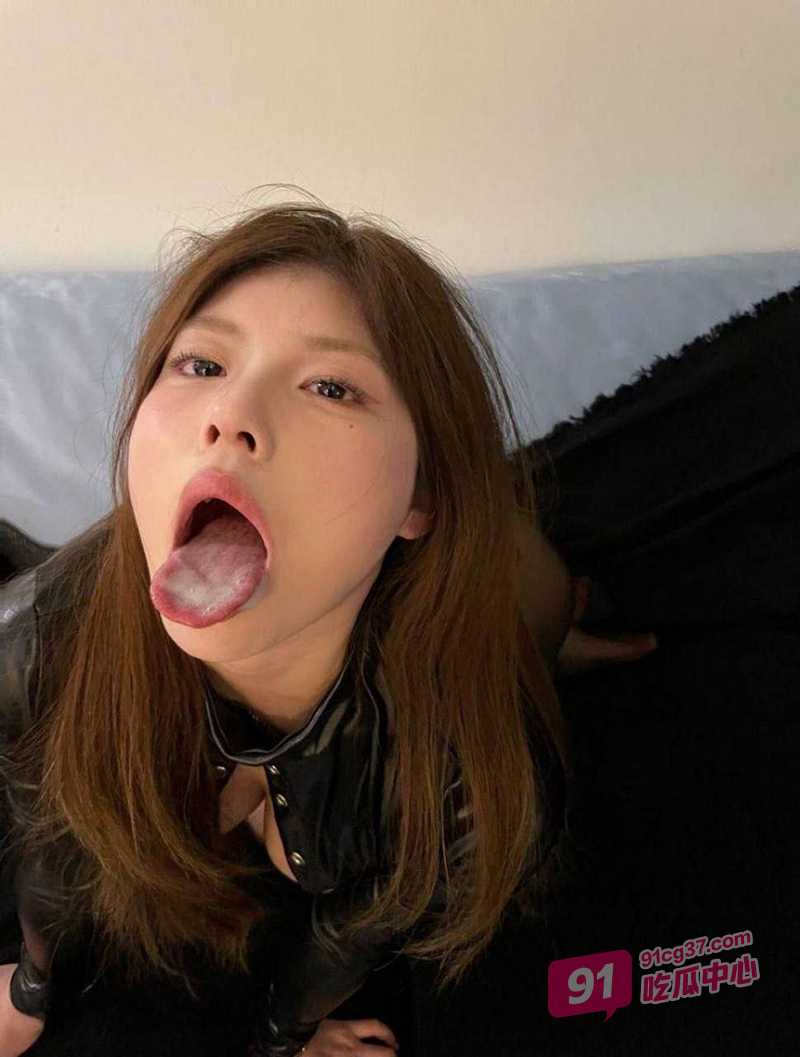 推特名媛床上尽显风骚 大灯粉嫩口技绝佳 曼妙的身材看着真爽！ 配图3