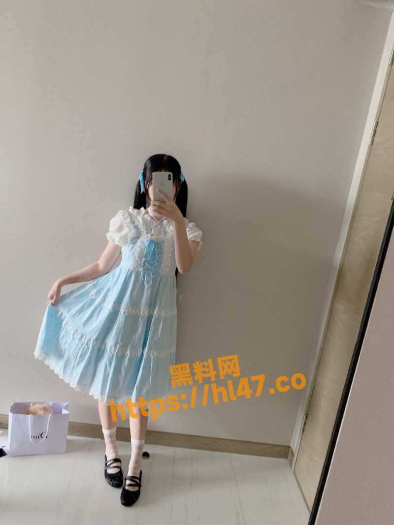 双马尾洛丽塔学妹 被绿帽男友献给黑人大屌爆操 遭黑人抱起来空中强插流出白浆！