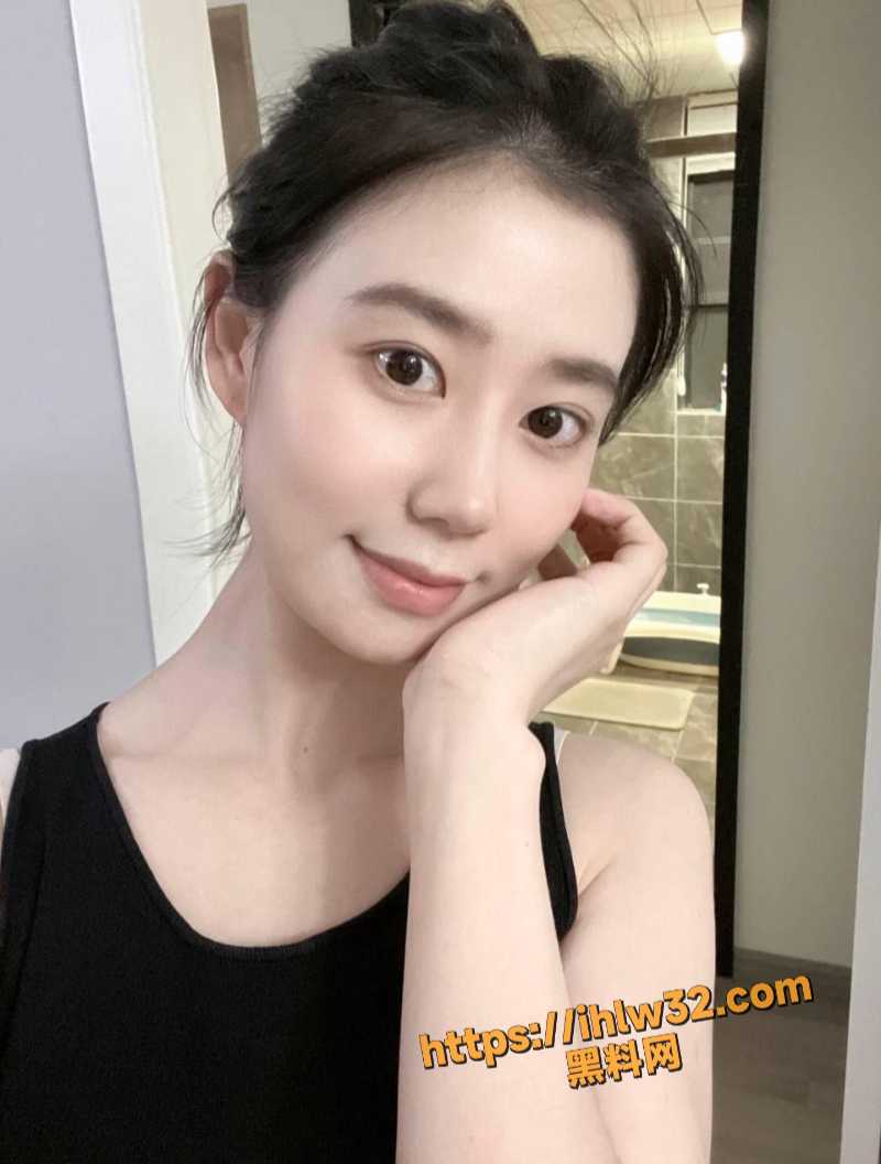 山东济南26岁小少妇 何敏洁 穿情趣内衣给老公足交 后入观音坐莲插到喊不行了要死了！