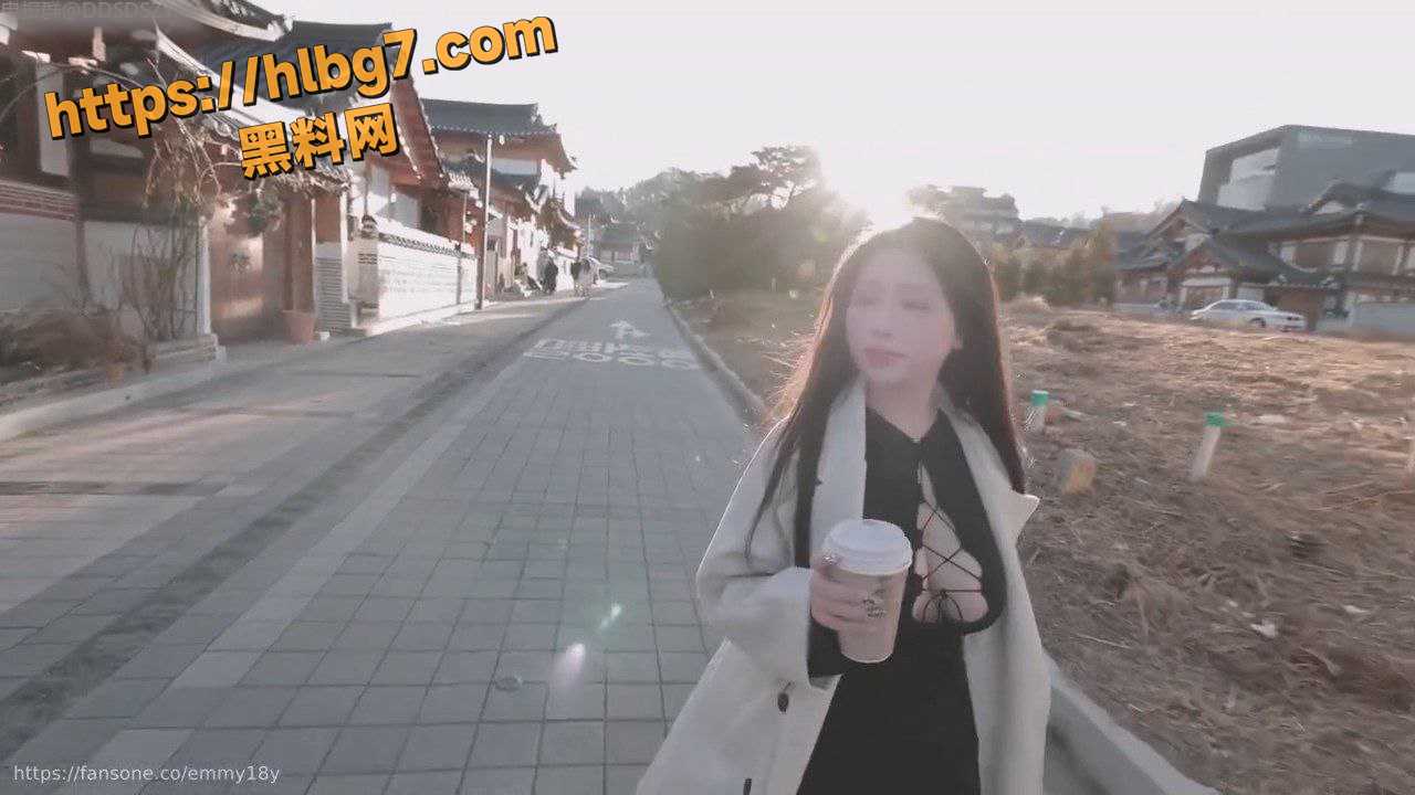 雪白巨巨巨乳游客艾玛，韩国性爱旅行火辣放纵我见犹怜，挑逗画面震撼网络！