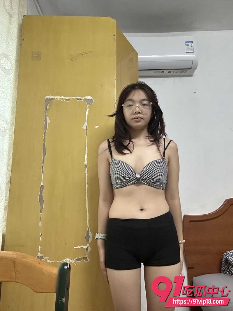 广西02年眼镜妹梁桦 1 广西02年眼镜妹梁桦 1