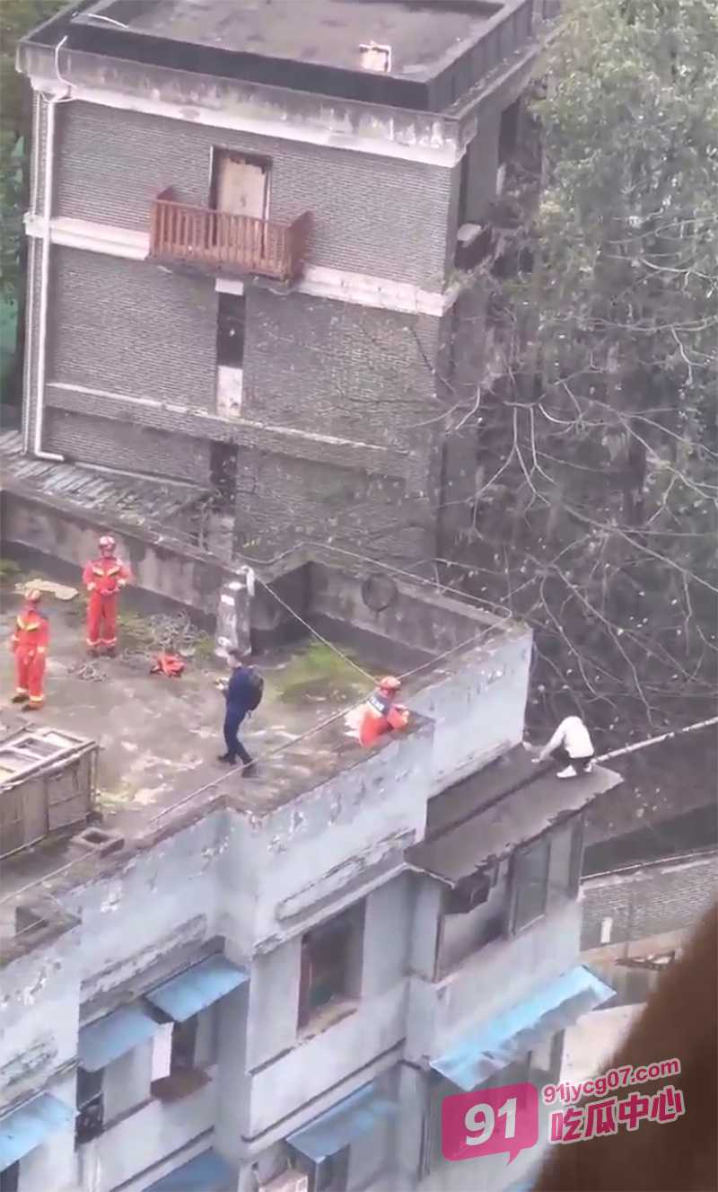 又一纯爱战士倒下！四川男孩因和女友闹分手想不开！ 配图
