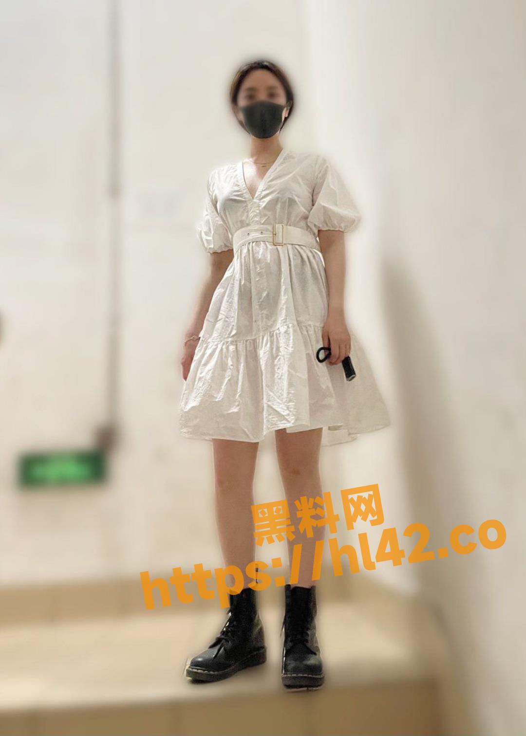 少妇淫妻流出 你花几十万娶回家的老婆 背着老公在外偷人 被人当母狗般狠狠抽插！