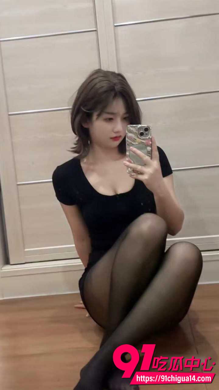 黑丝吊带骚妹翘臀大腿诱惑爆棚合集9