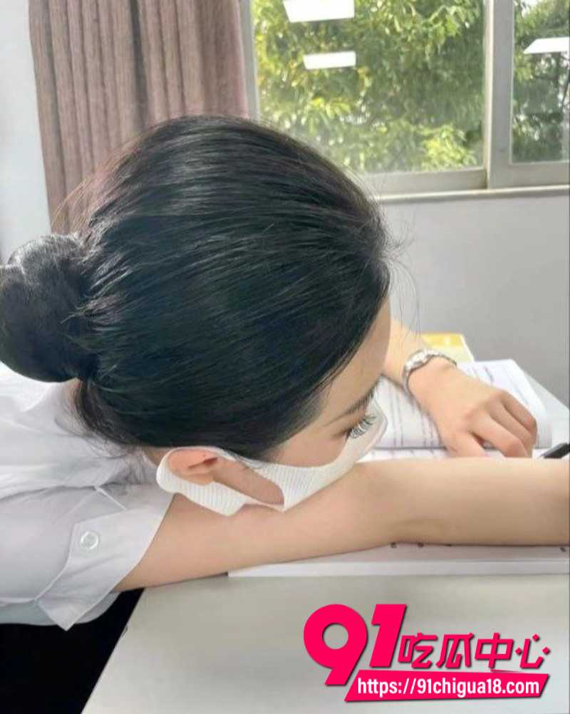 小伙嫖娼偶遇兄弟的空姐前女友5