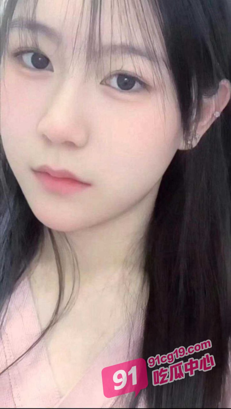 镜头下的女友别有一番滋味 脸色潮红难掩快感 让人难以把持！