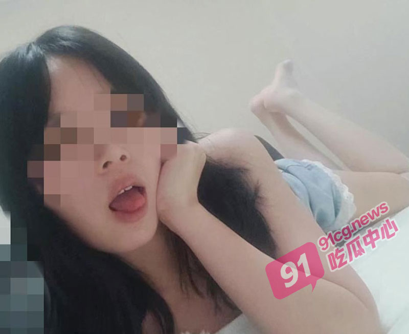 【一会爸爸回来了快点】乱伦兄妹 妹妹回到家被禽兽哥哥按到墙上 就这样输出？