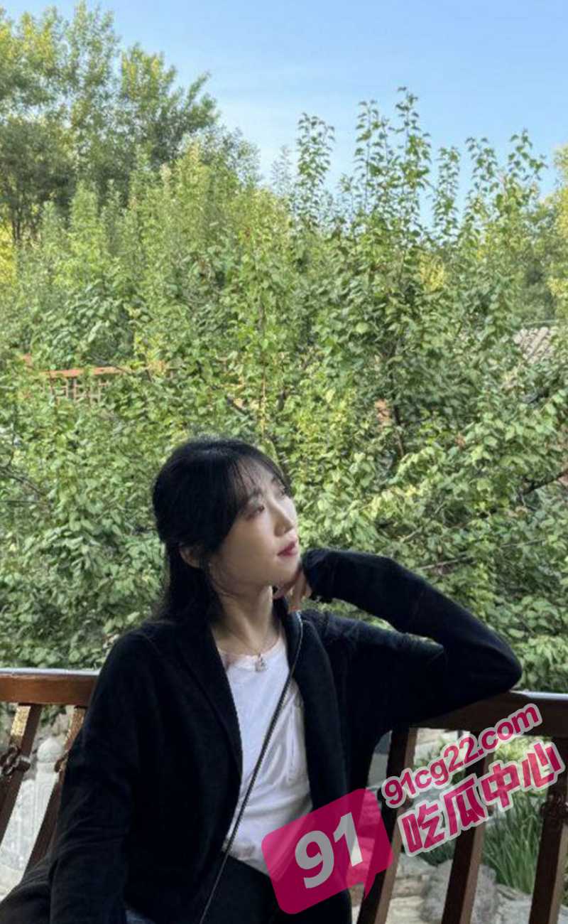中秋佳节在餐桌上不止能吃月饼 还能品尝巨乳表妹 配图2