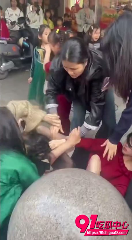 惠州惠阳女子街头互殴现场3