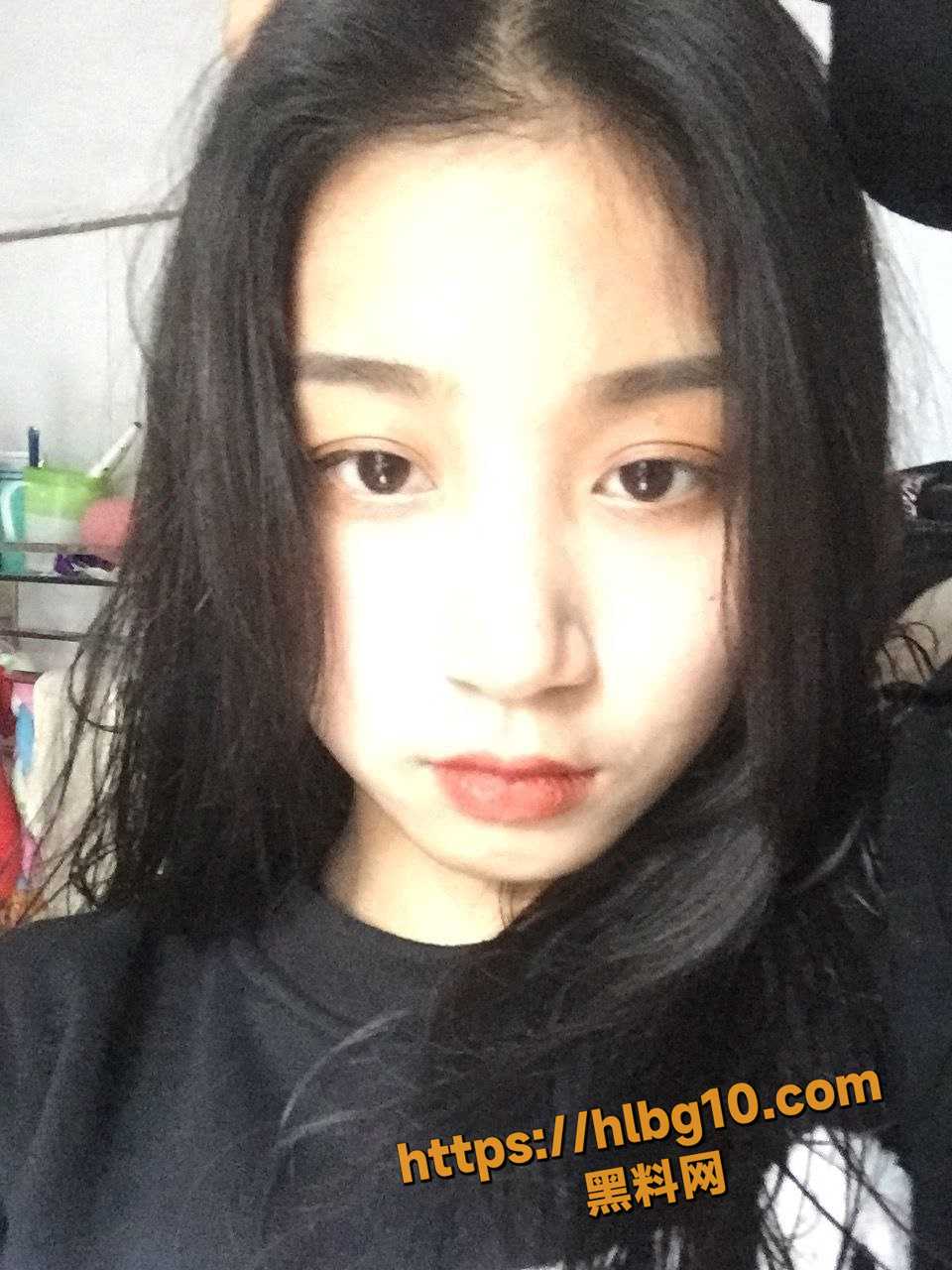独家爆料 广东大眼睛甜美女人事 真实在网上露脸裸聊掰穴自慰 不要钱不图利 就是纯粹的想要找刺激！
