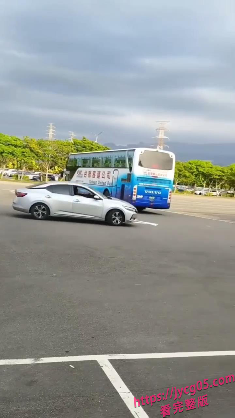轩逸哥街头叫板执法！从“有本事抓我”到“阿Sir轻点”全程曝光