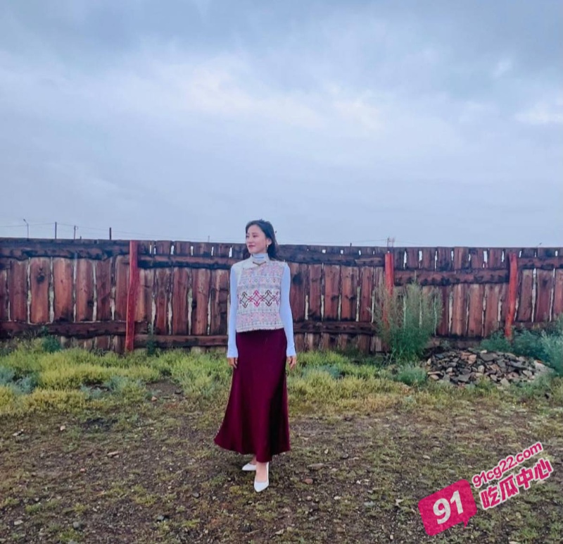 朋友妻不客气 人妻被两兄弟车震 奈何鸡巴软趴趴！