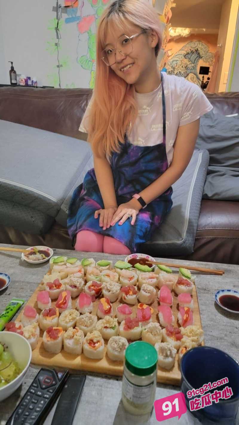 网红夫妻白皮猪vs华人八字奶淫娃 户外激情爆操 淫荡程度不敢想象！ 配图14