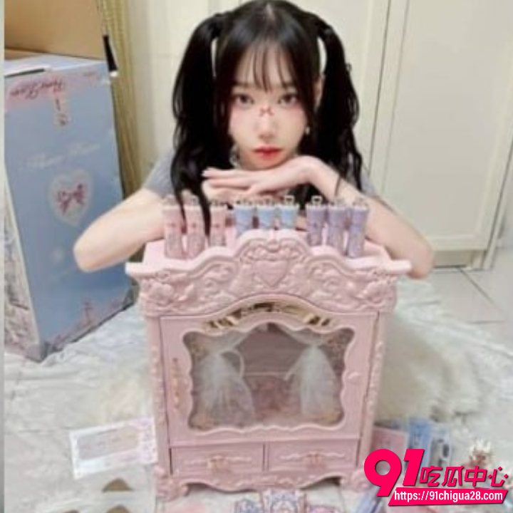 台湾网红艾嫣Meiluo车震被男友猛干4 台湾网红艾嫣Meiluo车震被男友猛干4