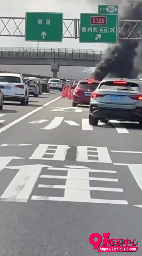 G60沪昆高速衢州段车祸现场1