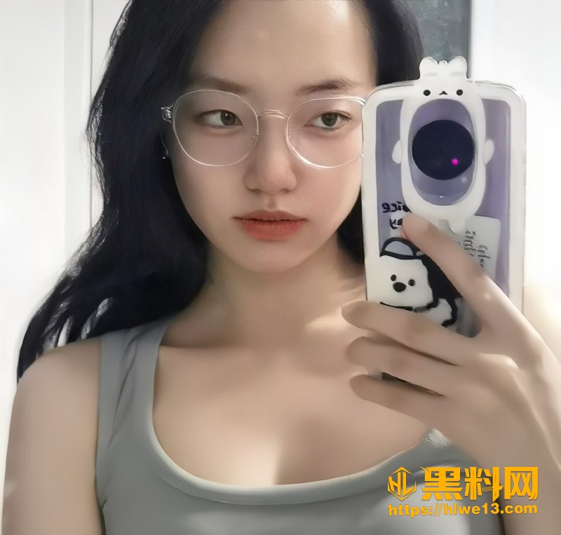 辽宁地质大学 陈佳慧 黑蕾丝女仆装 白毛兔情趣装私密视频流出