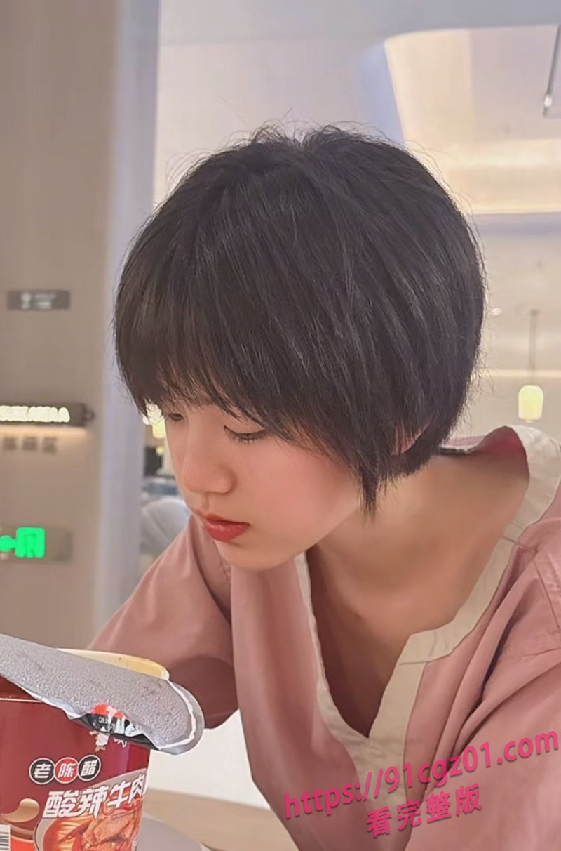 河北医科大学大三学生被调教视频流出，素颜加护士装的极限反差嫩妹！
