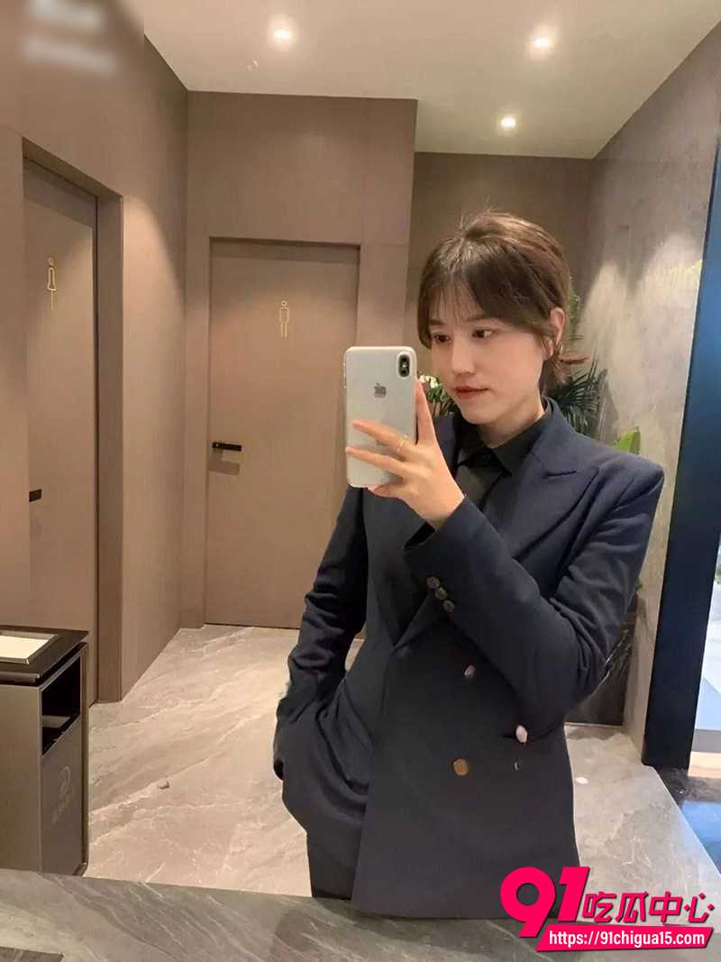 南通93年楼盘女销售 发露逼照勾引客户 开房视频也被曝光!