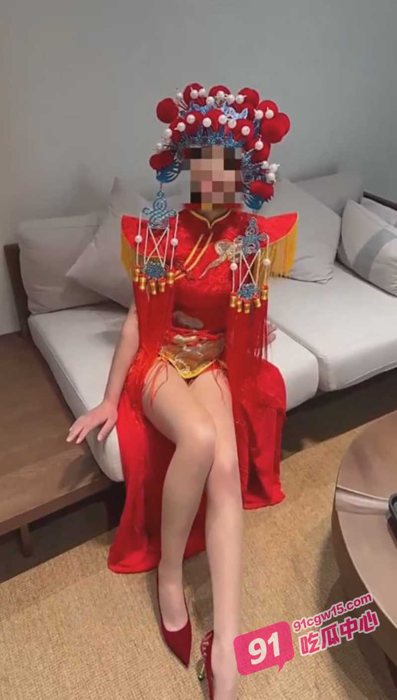 海角乱伦大神-会喷水亲姐姐 最新作品内射元旦跨年夜亲姐 加爆菊实现双洞齐插水 各种姿势潮喷！ 配图2