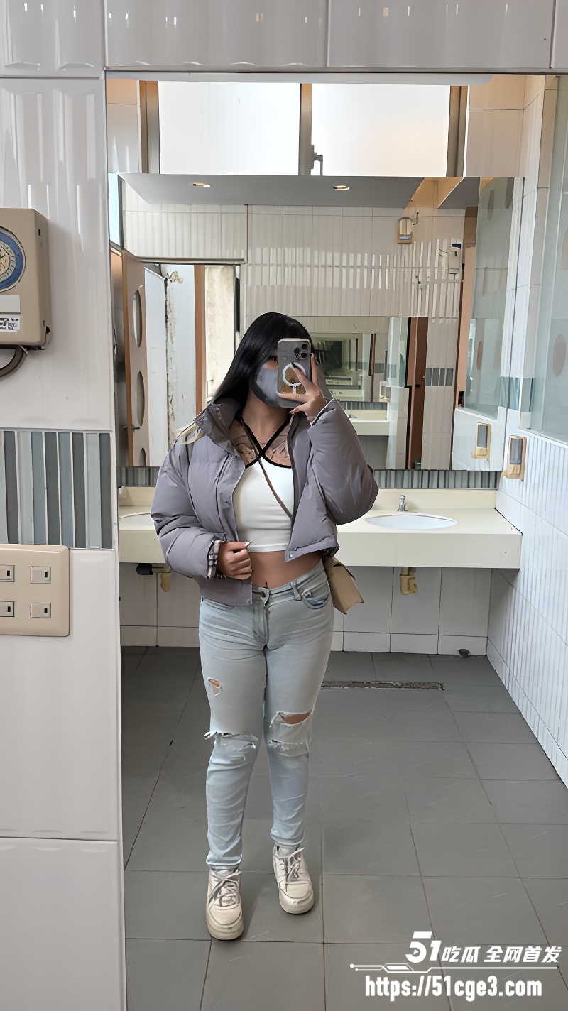 微胖巨乳学生妹与学长性爱自拍1