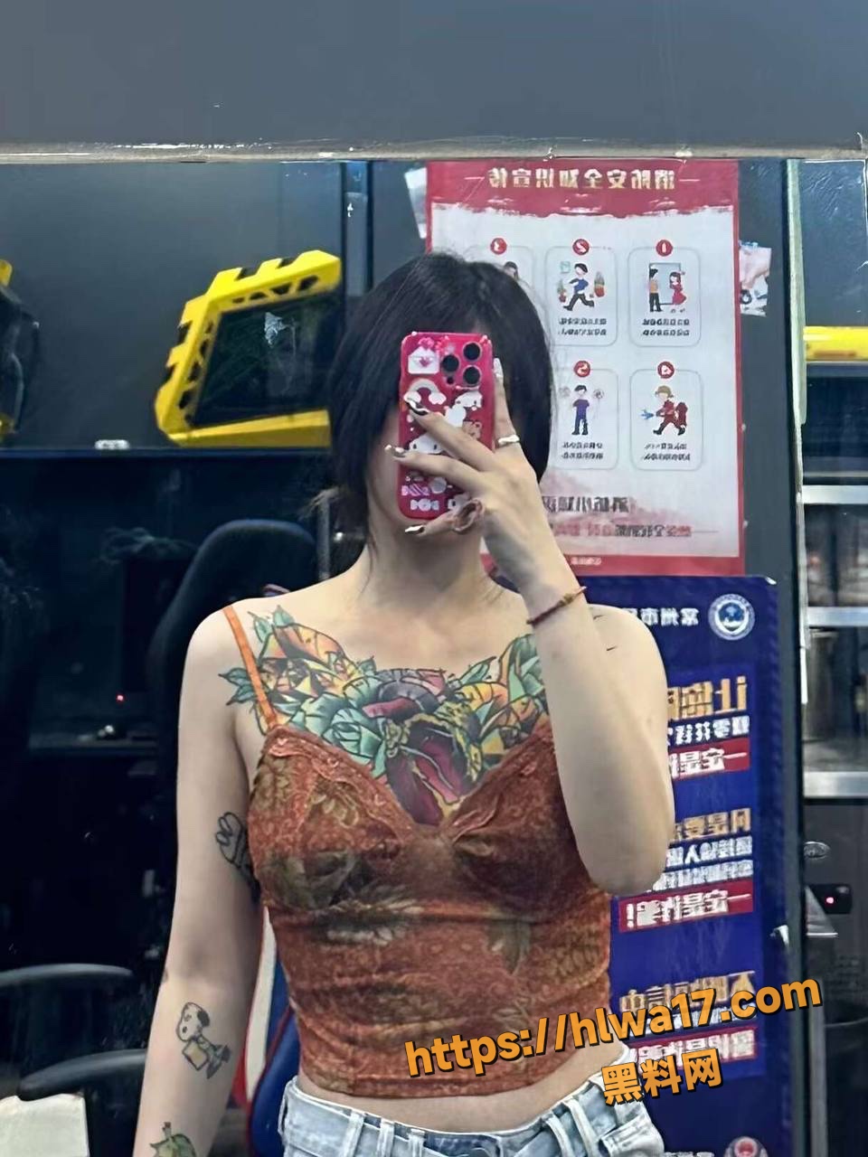 广西纹身母狗刘紫鑫 卖逼被老客户偷拍 肥逼粉嫩福利曝光！